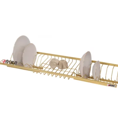 آبچکان یک‌طبقه طلایی آلبا داخل یونیت MDF همراه با ظروف چیده‌شده – مناسب کابینت بالای سینک