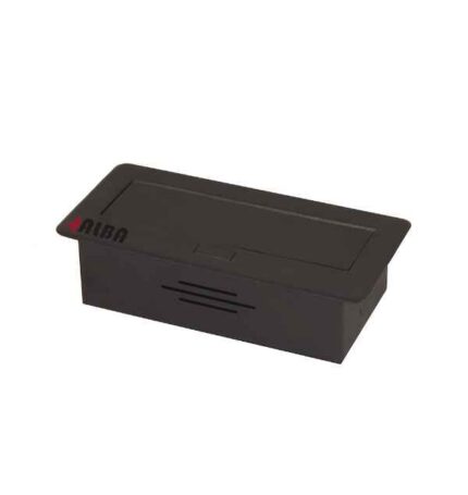 تصویر پریز توکار سه سوکت مشکی آلبا کد L1001 در حالت نصب‌شده در میز یا کابینت