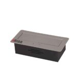 نمای نصب‌شده پریز توکار سه سوکت برق نقره‌ای آلبا کد L1001 روی کابینت آشپزخانه