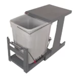 سطل زباله ریلی تک مخزنه آلبا مدل S1011 با ریل کف تاندم آرام‌بند و رنگ طوسی روشن، نصب‌شده داخل کابینت یونیت ۴۰ سانتی‌متری